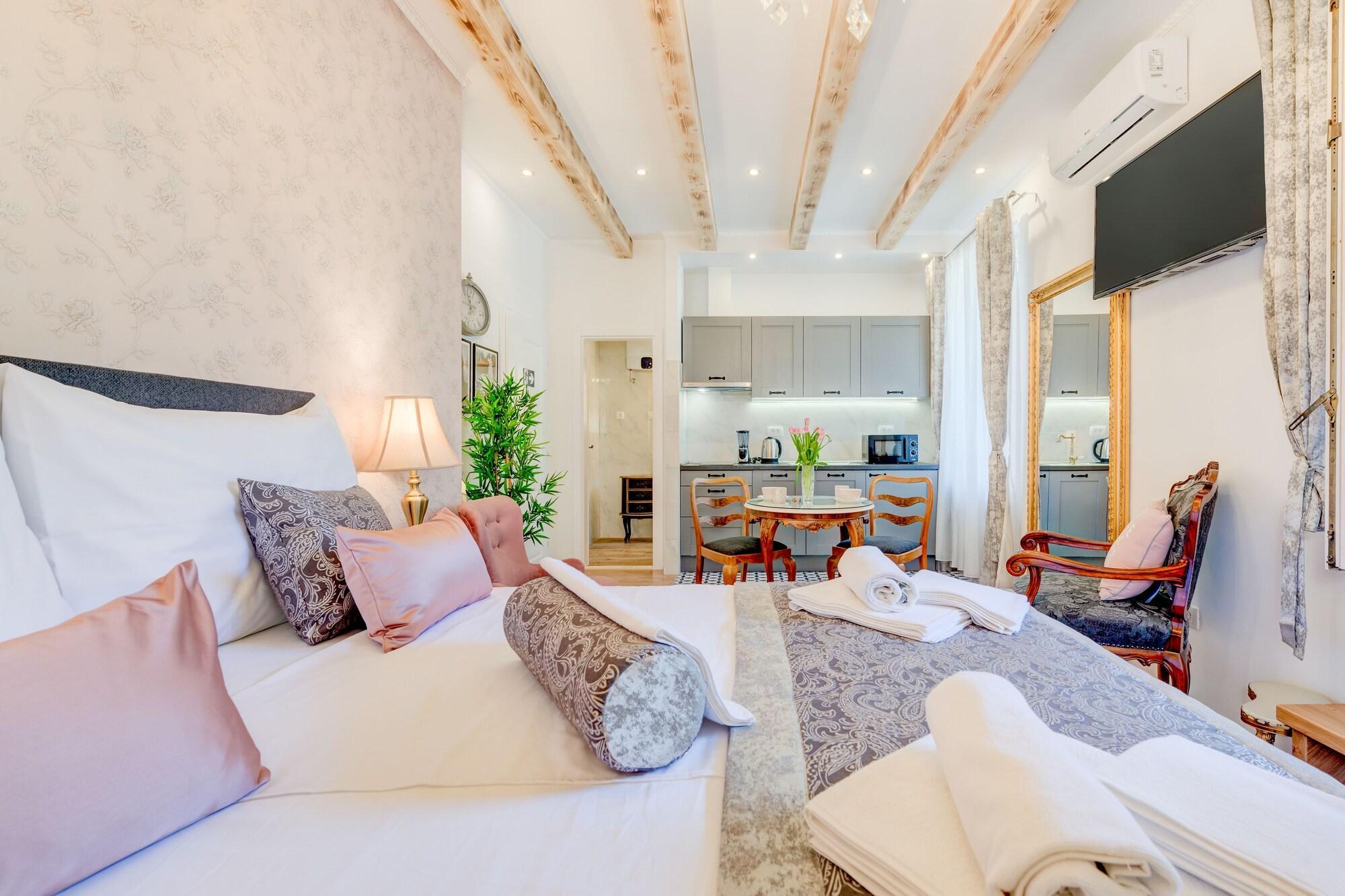 Le Monde Luxury Accommodation Split Exterior photo